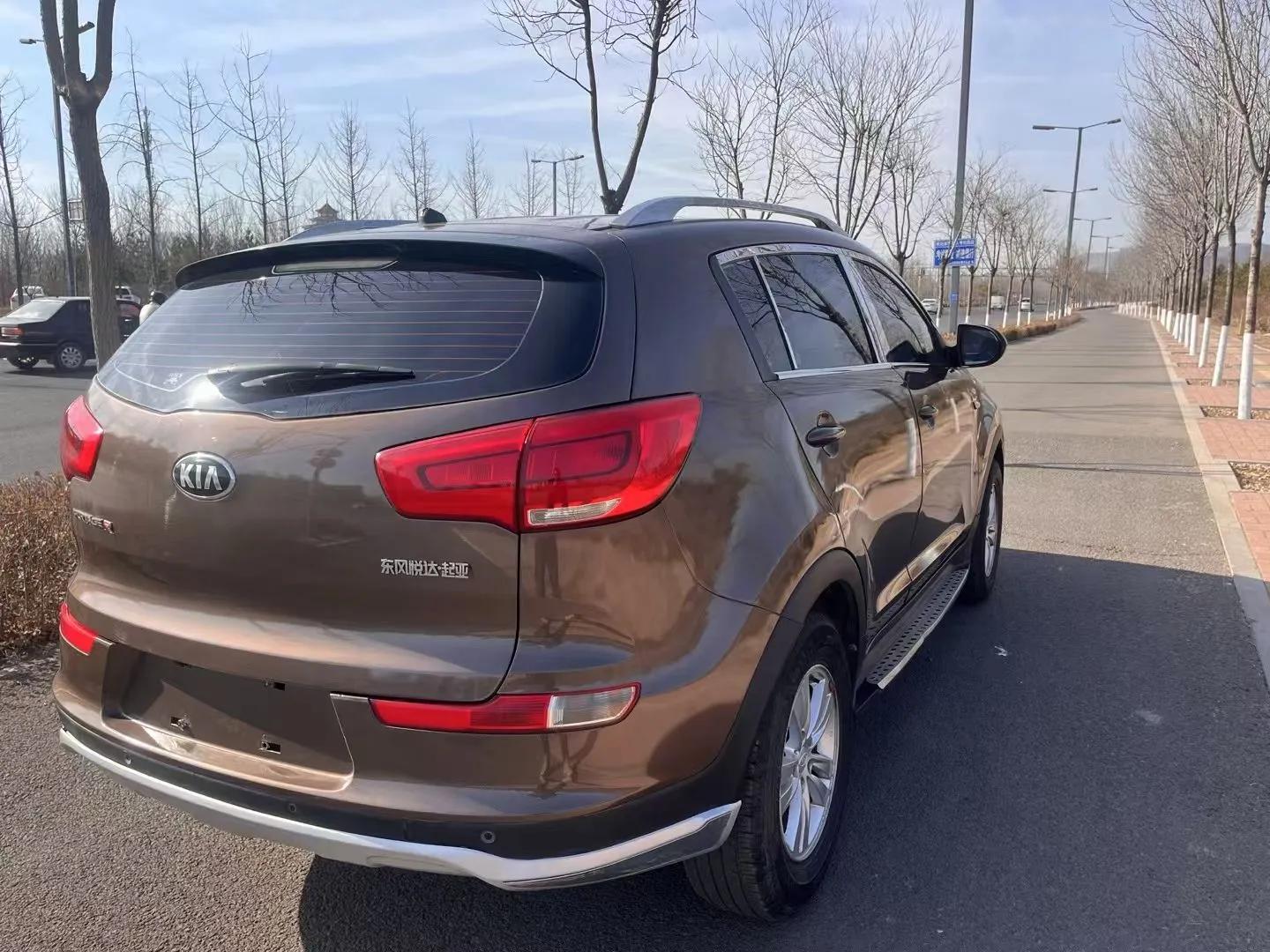 Kia Sportage R 2015 2.0L Automatic Two-Wheel Drive GL — миниатюра 6