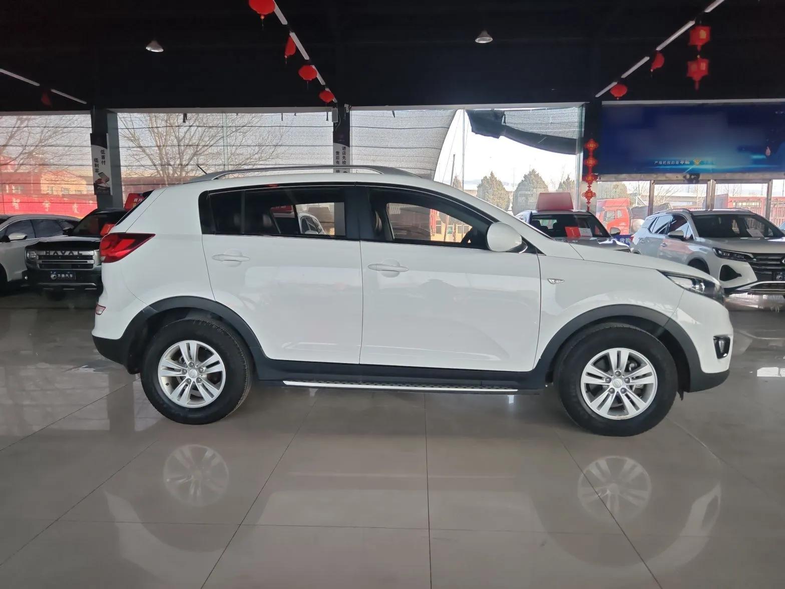 Kia Sportage R 2016 2.0L Automatic Two-Wheel Drive GL — миниатюра 3