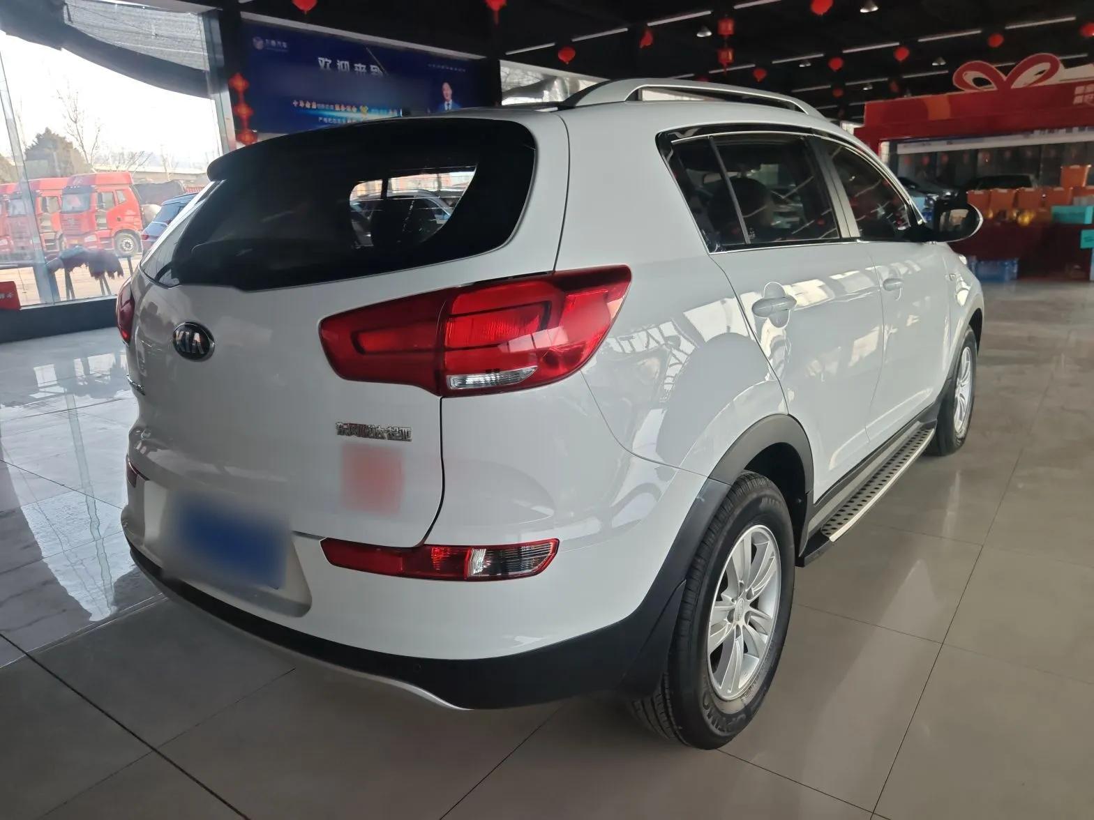 Kia Sportage R 2016 2.0L Automatic Two-Wheel Drive GL — миниатюра 4