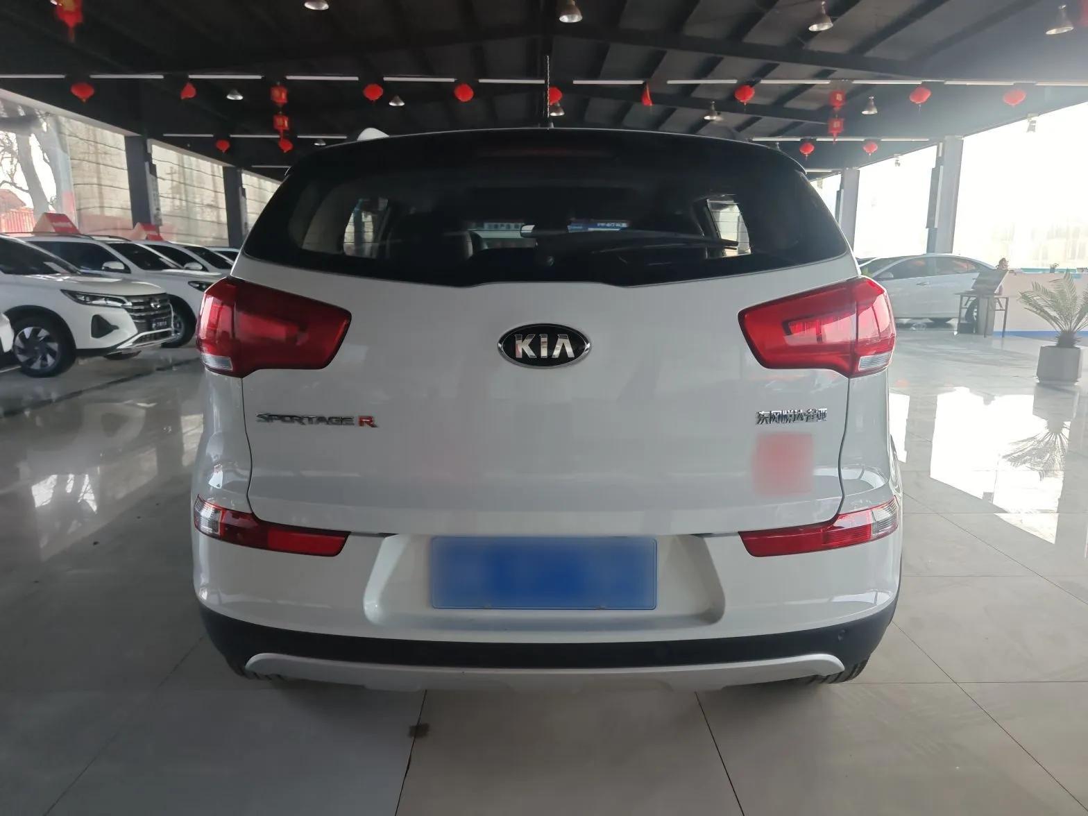 Kia Sportage R 2016 2.0L Automatic Two-Wheel Drive GL — миниатюра 5