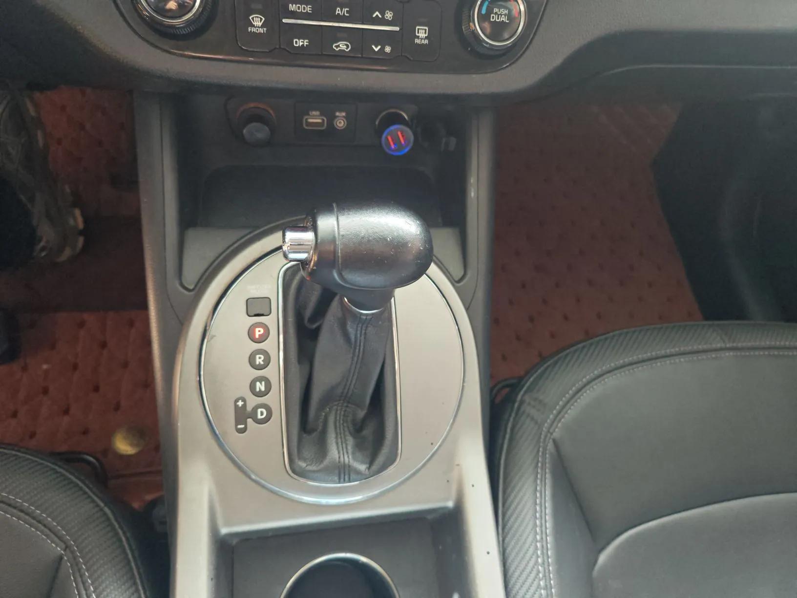 Kia Sportage R 2015 2.0L Automatic Two-Wheel Drive GLS — миниатюра 17