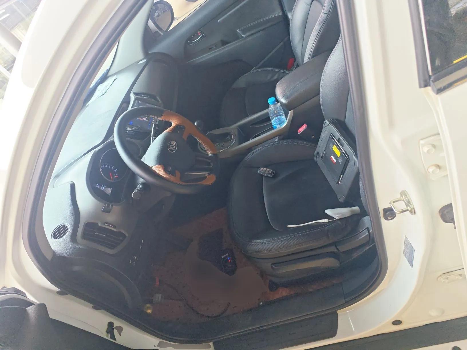 Kia Sportage R 2015 2.0L Automatic Two-Wheel Drive GLS — миниатюра 18