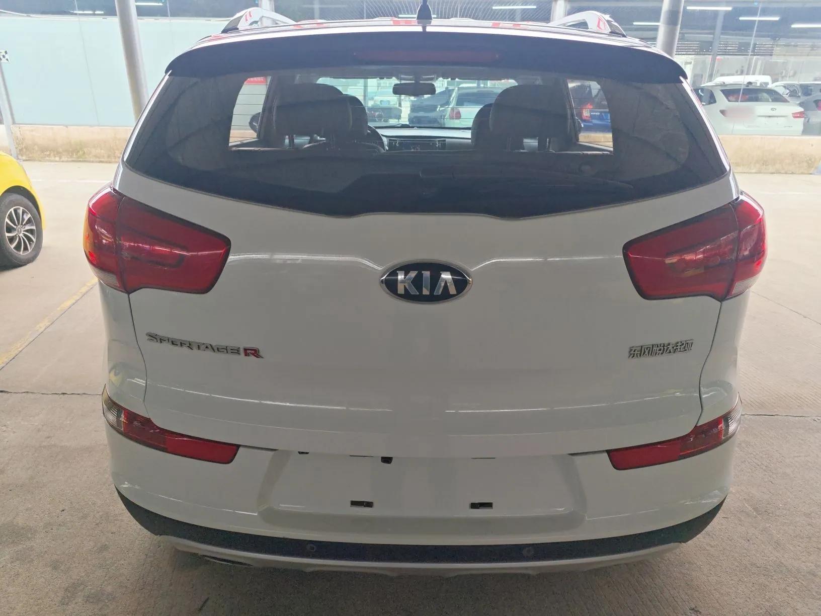 Kia Sportage R 2015 2.0L Automatic Two-Wheel Drive GLS — миниатюра 5