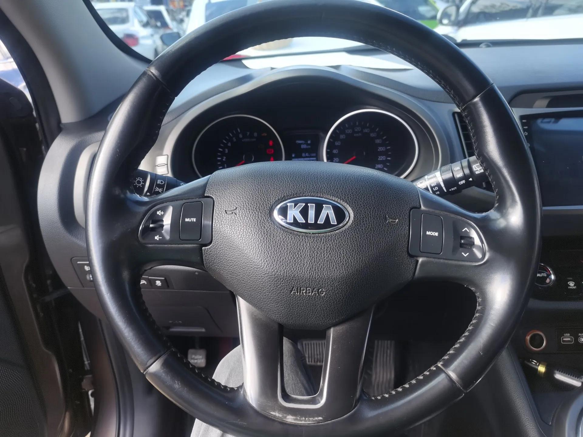 Kia Sportage R 2016 2.0L Automatic Two-Wheel Drive GLS Trim — миниатюра 12