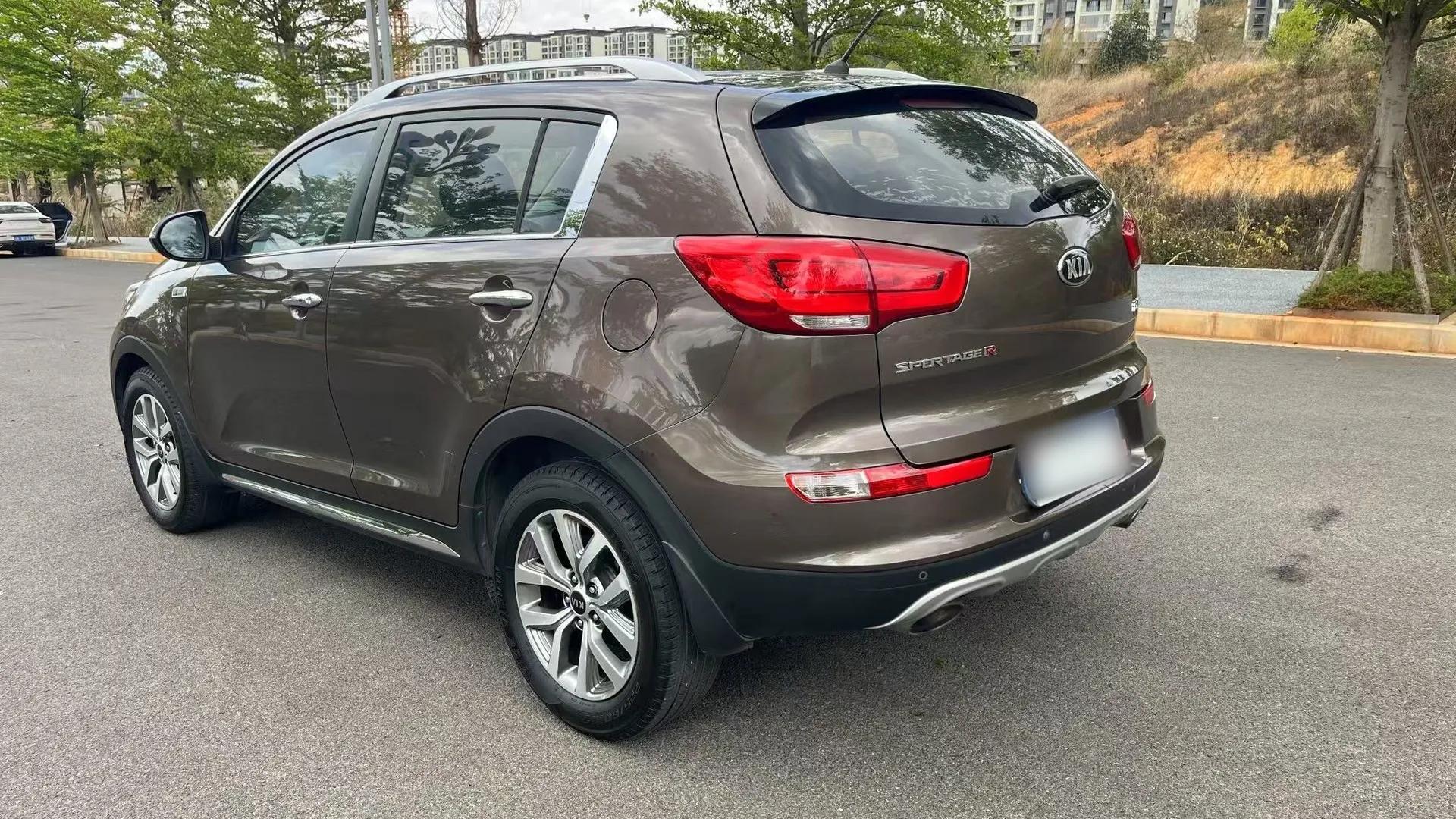 Kia Sportage R 2016 2.0L Automatic Two-Wheel Drive GLS Trim — миниатюра 3