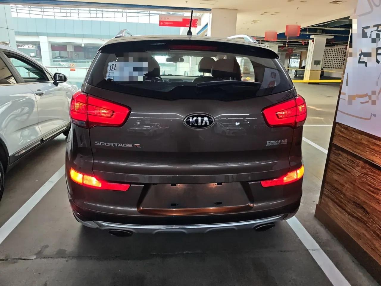Kia Sportage R 2015 2.0L Automatic Two-Wheel Drive DLX Model — миниатюра 3