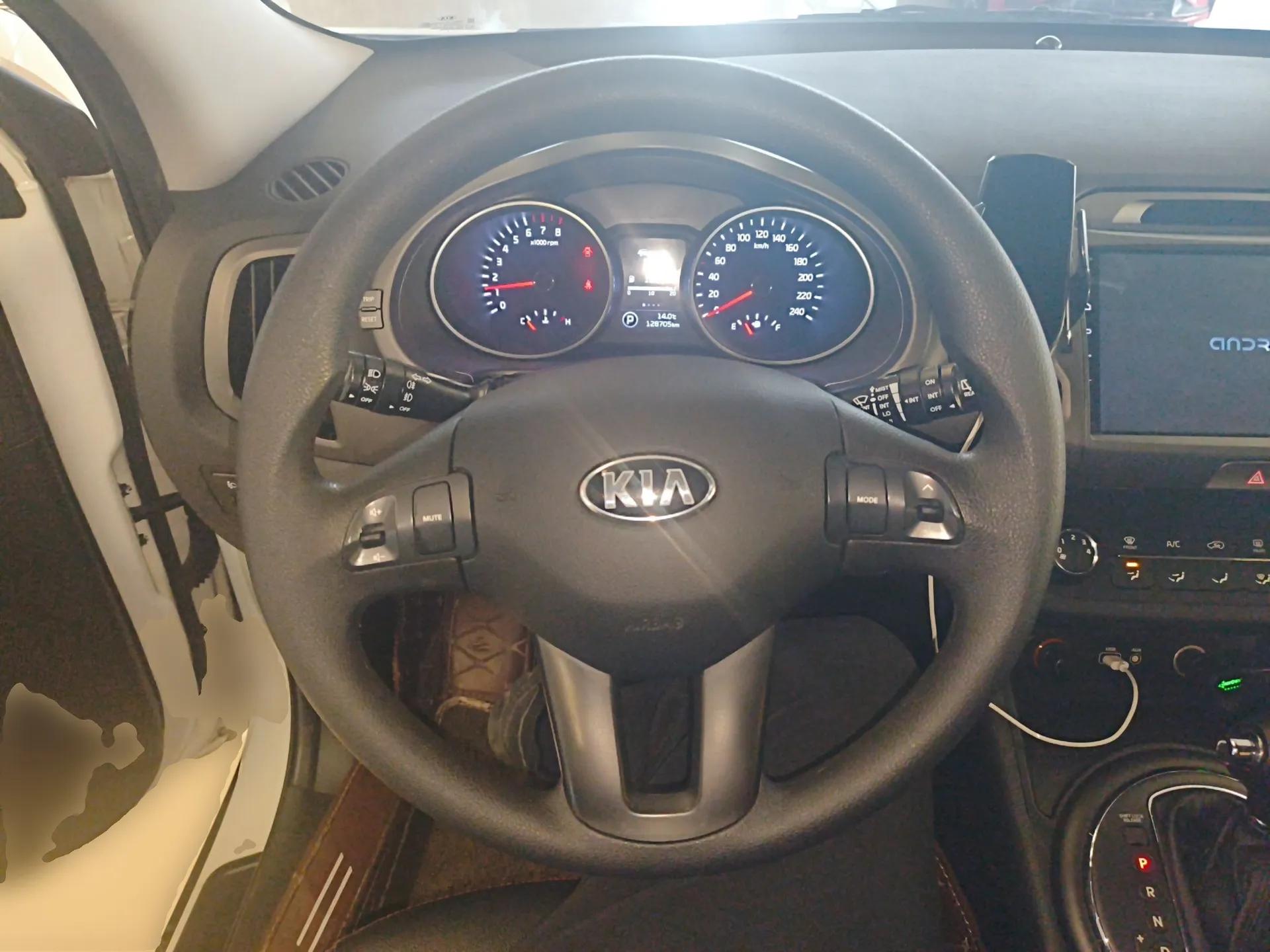 Kia Sportage R 2016 2.0L Automatic Two-Wheel Drive GL — миниатюра 13