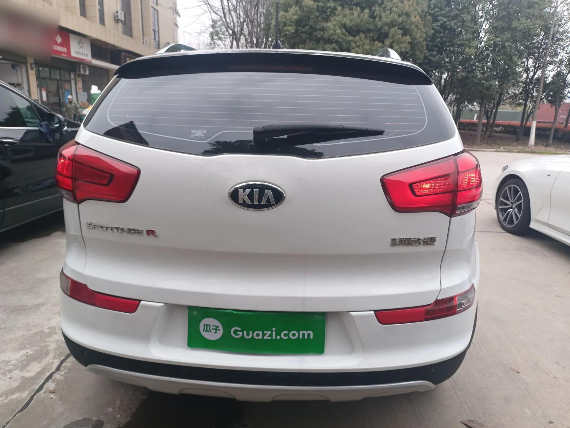Kia Sportage R 2015 2.0L Automatic Two-Wheel Drive GL — миниатюра 3