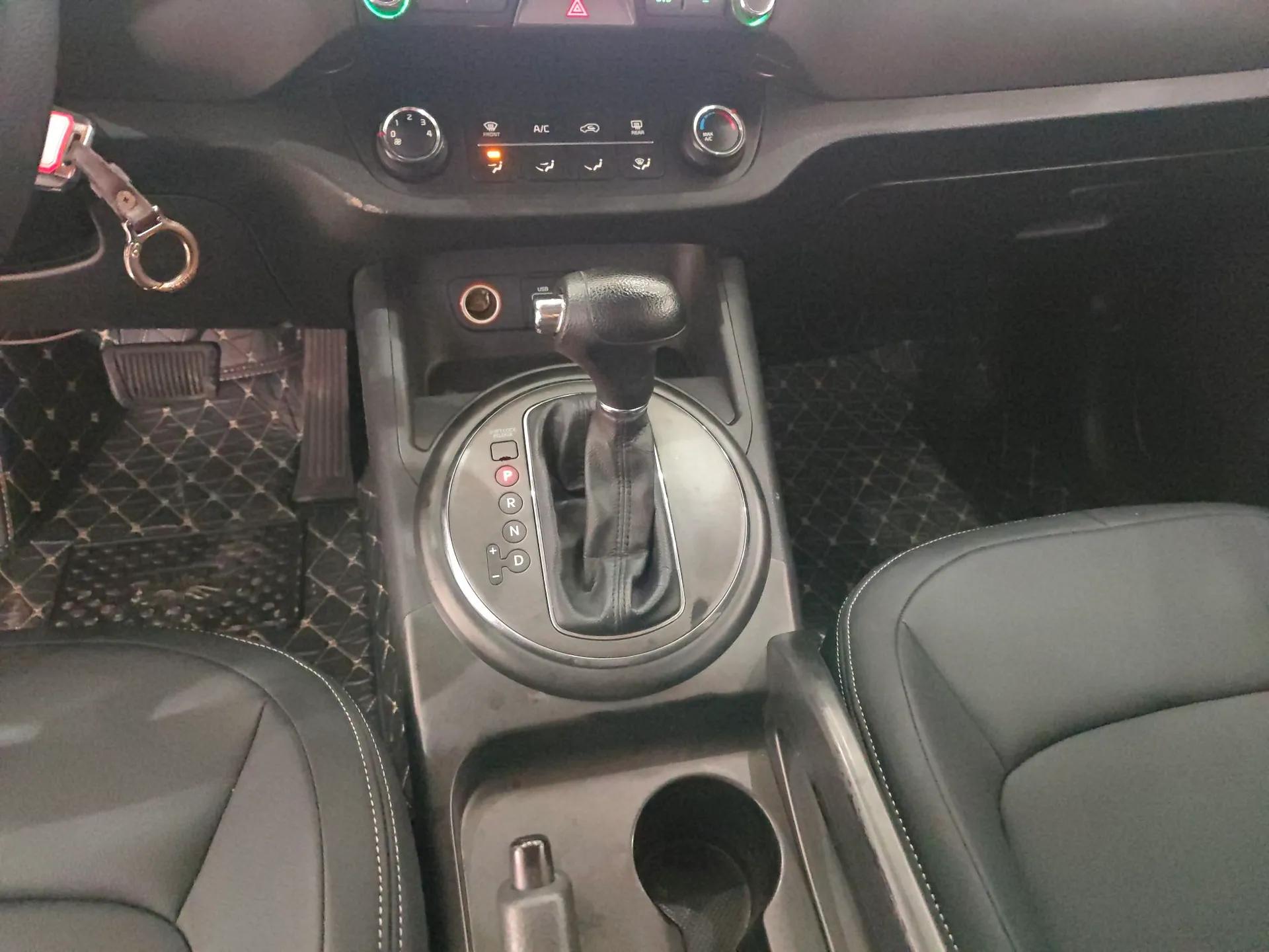 Kia Sportage R 2015 2.0L Automatic Two-Wheel Drive GL — миниатюра 17