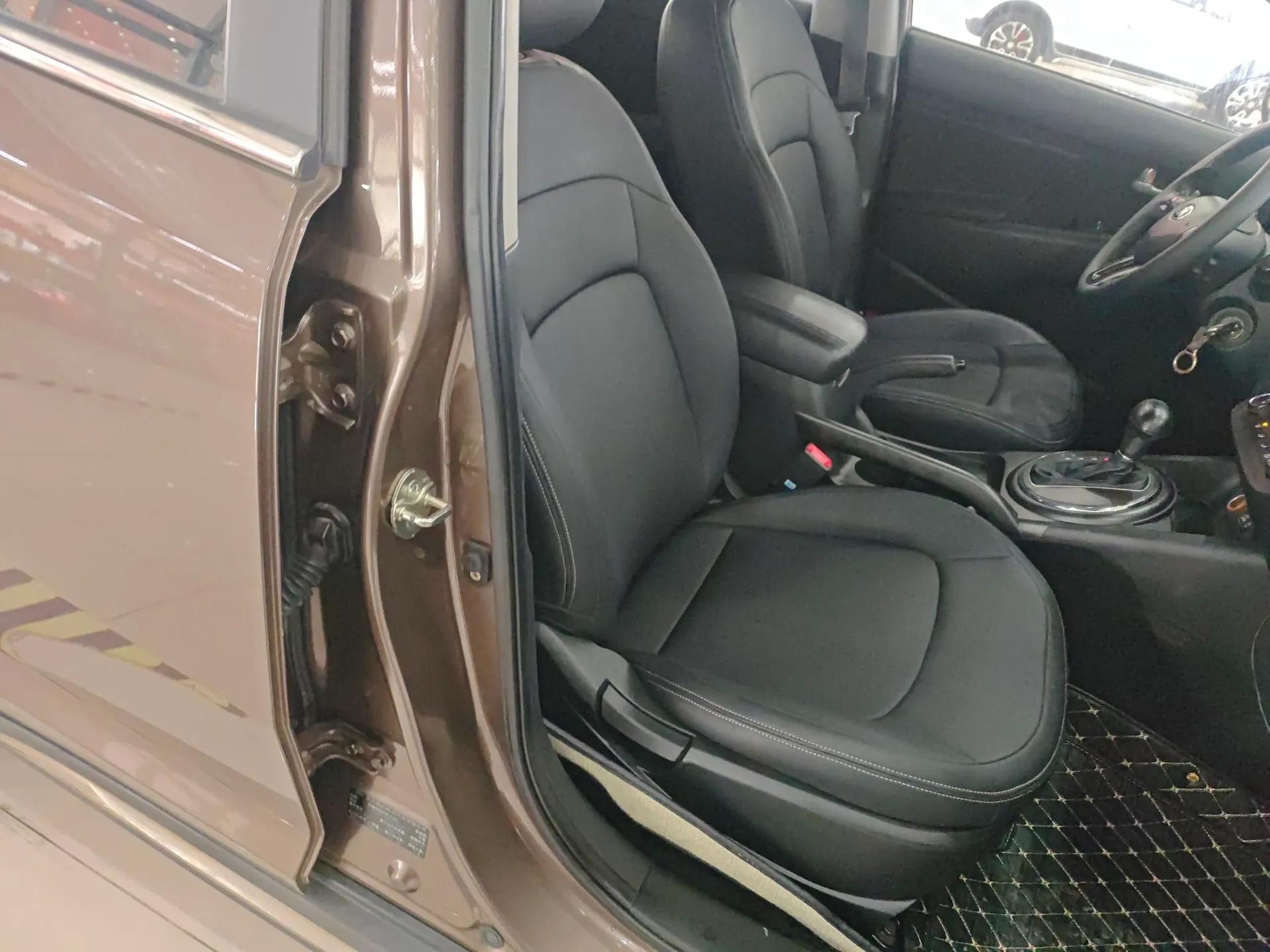 Kia Sportage R 2015 2.0L Automatic Two-Wheel Drive GL — миниатюра 23
