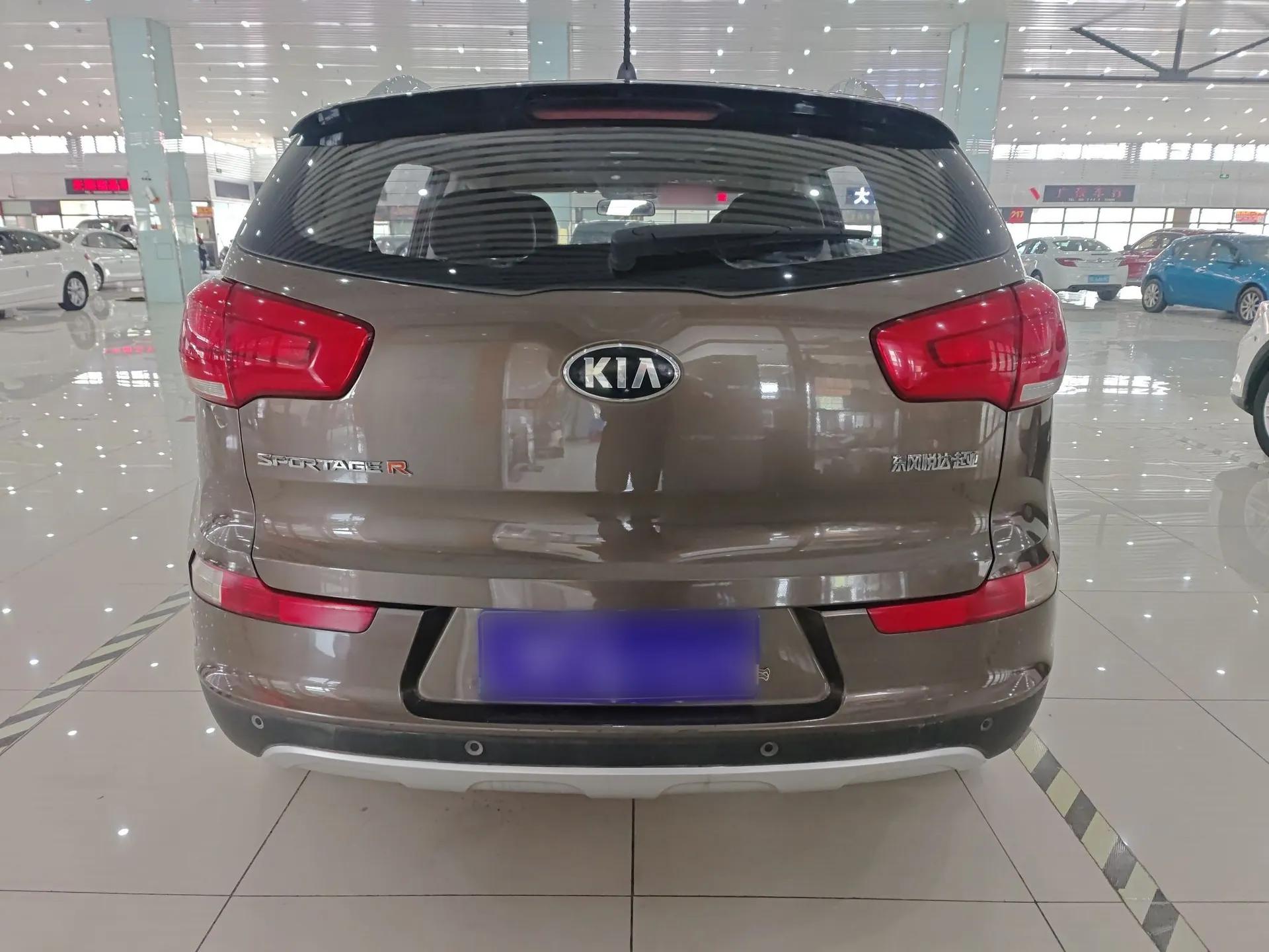 Kia Sportage R 2015 2.0L Automatic Two-Wheel Drive GL — миниатюра 5