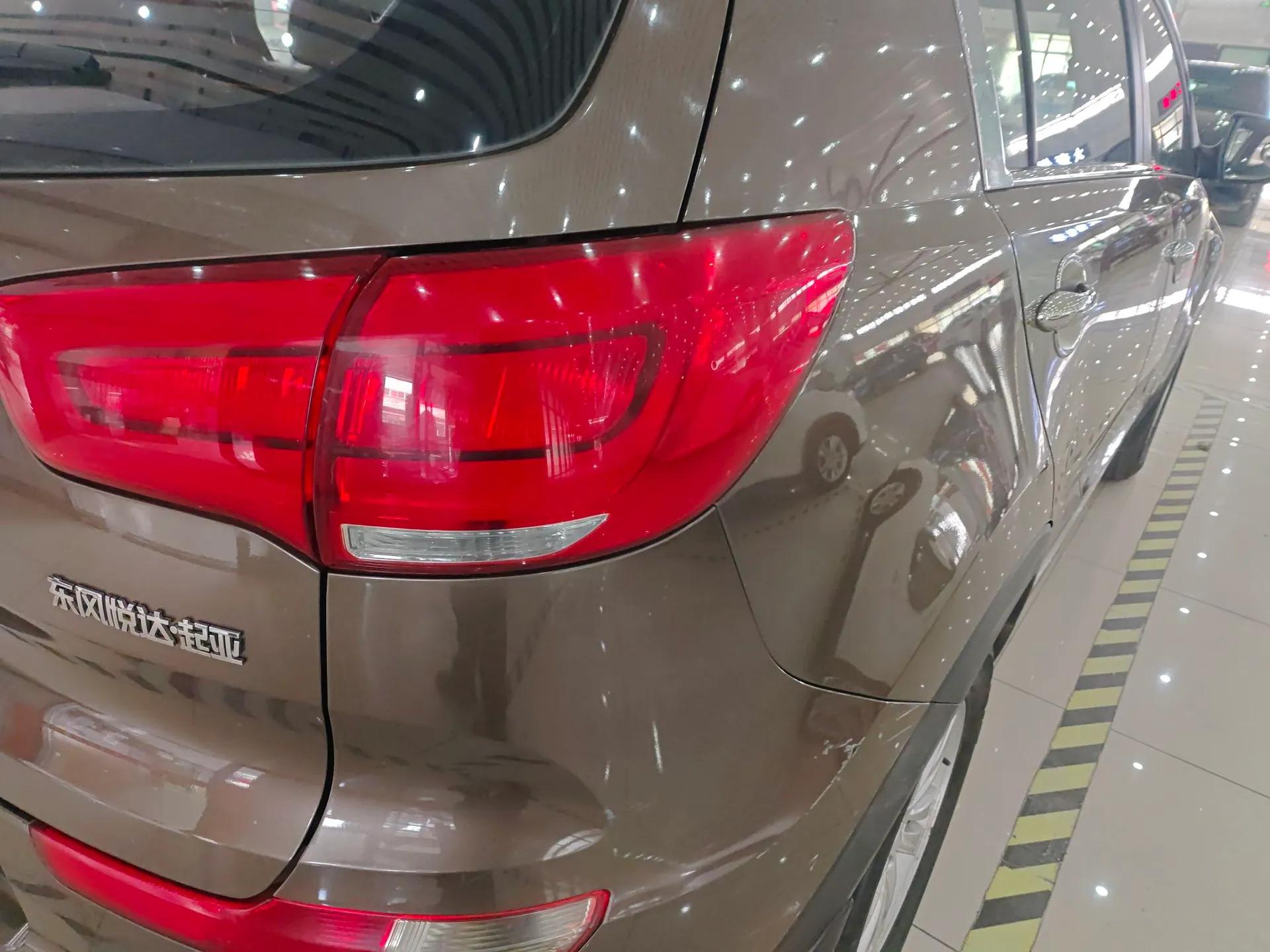 Kia Sportage R 2015 2.0L Automatic Two-Wheel Drive GL — миниатюра 7