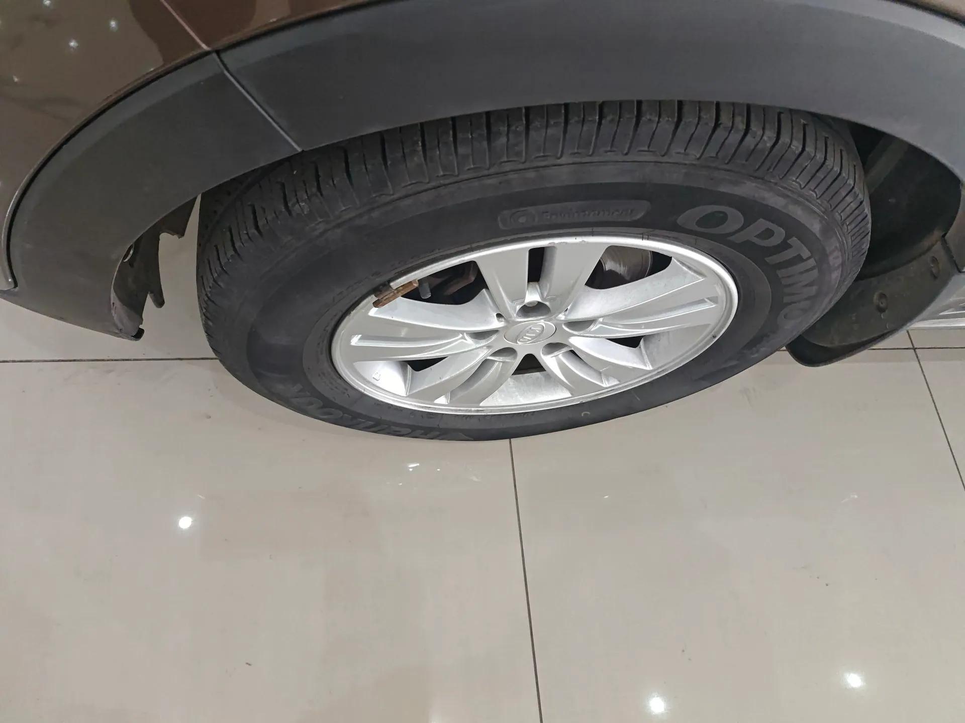 Kia Sportage R 2015 2.0L Automatic Two-Wheel Drive GL — миниатюра 8