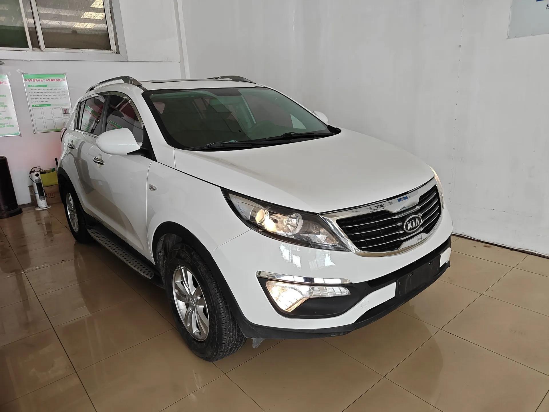 Kia Sportage R 2014 2.0L Automatic Two-Wheel Drive GL — миниатюра 3