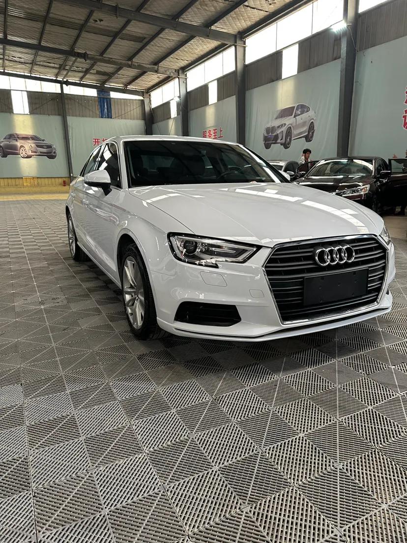 Audi A3 2018 30th Anniversary Edition Limousine 35 TFSI Ambition Model — миниатюра 2