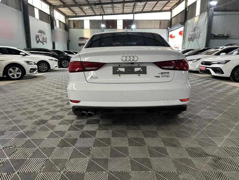 Audi A3 2018 30th Anniversary Edition Limousine 35 TFSI Ambition Model — миниатюра 3