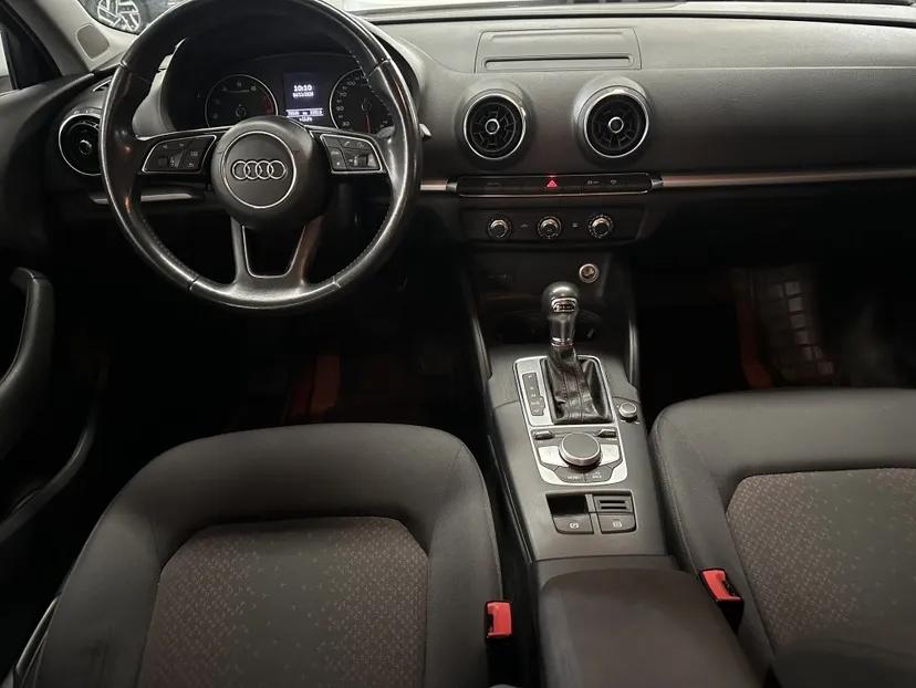 Audi A3 2018 30th Anniversary Edition Limousine 35 TFSI Ambition Model — миниатюра 7