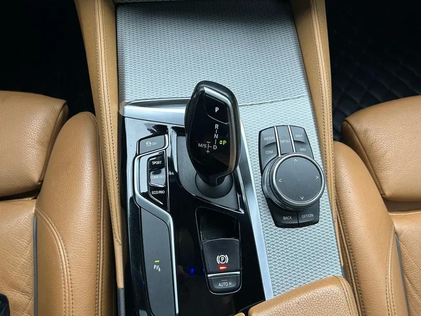 BMW 5 Series 2019 525i M Sport Package — миниатюра 14