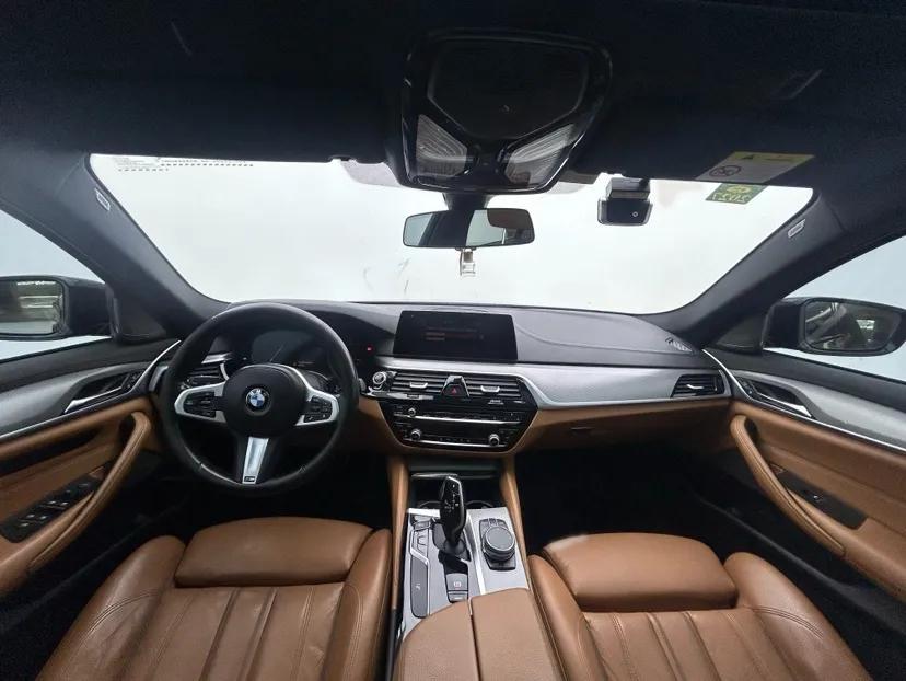 BMW 5 Series 2019 525i M Sport Package — миниатюра 23