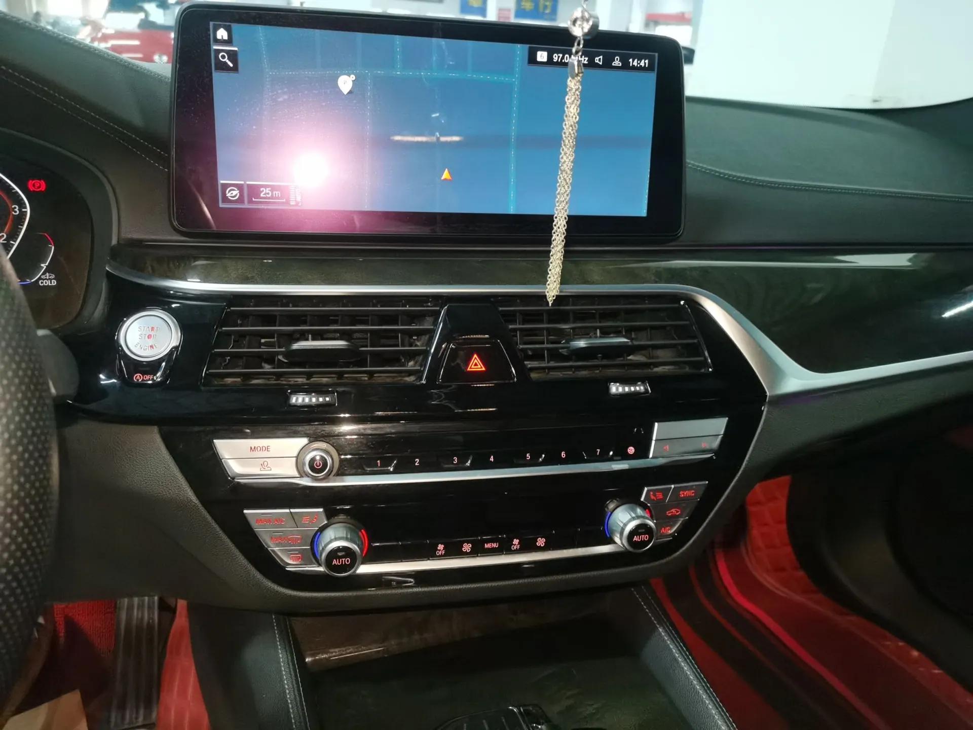 BMW 5 Series 2021 525Li M Sport Package — миниатюра 16