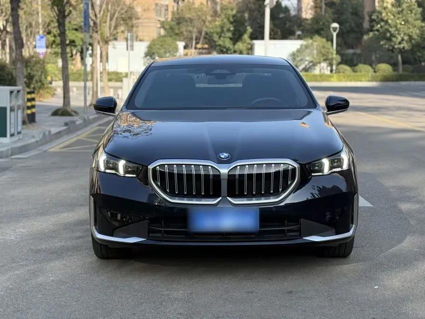 BMW 5 Series 2024 525Li Luxury Package — миниатюра 3