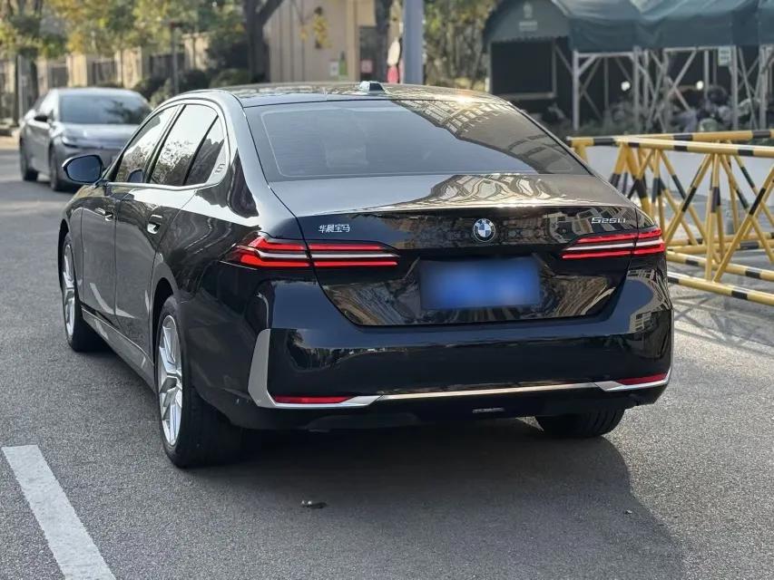 BMW 5 Series 2024 525Li Luxury Package — миниатюра 4
