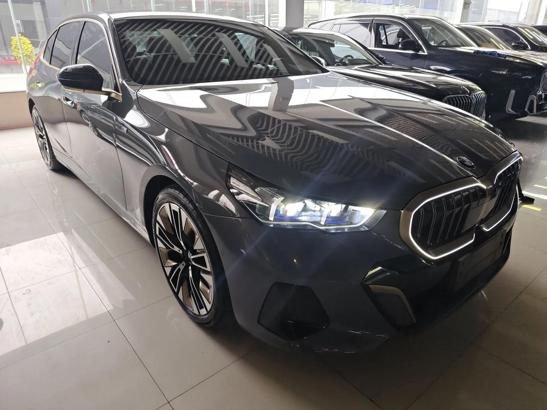 BMW 5 Series 2024 530Li Luxury Edition M Sport Package — миниатюра 3