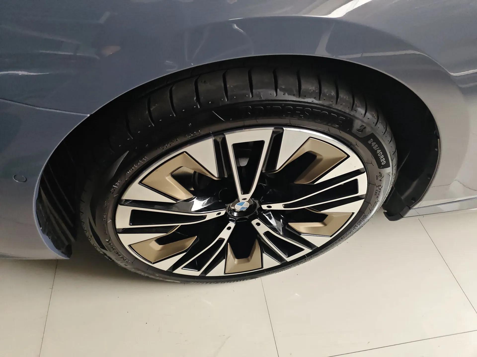 BMW 5 Series 2024 530Li Luxury Edition M Sport Package — миниатюра 8