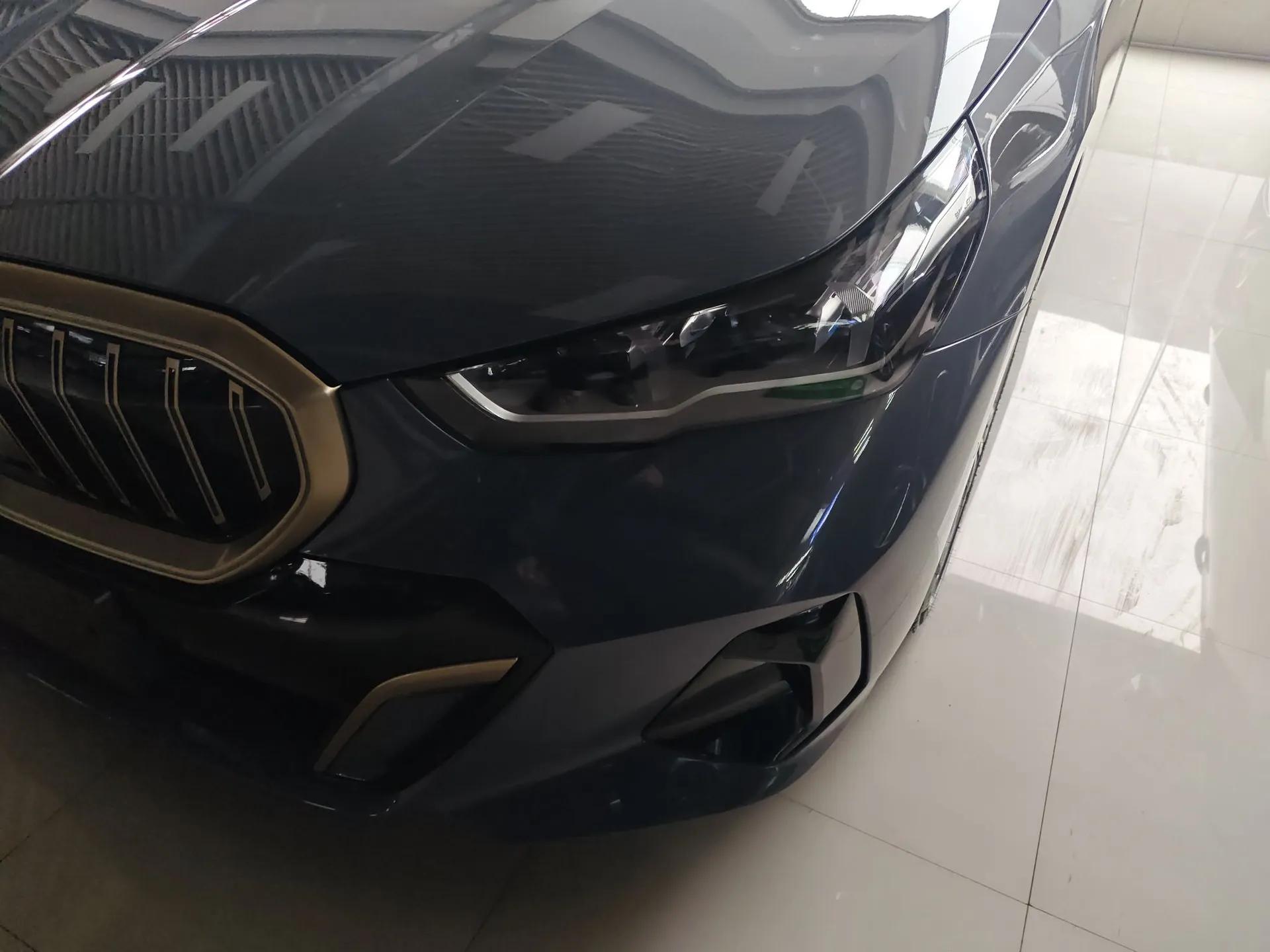 BMW 5 Series 2024 530Li Luxury Edition M Sport Package — миниатюра 9