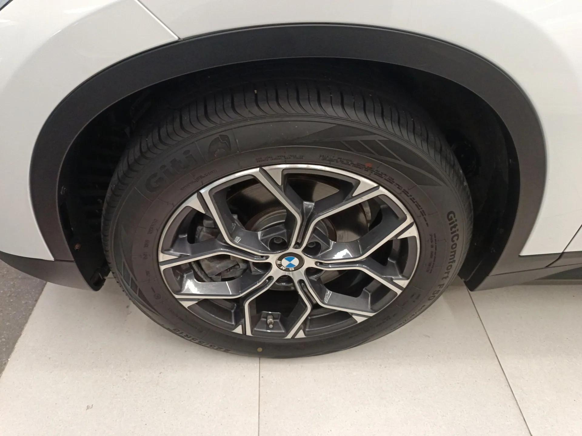 BMW X1 2021 Restyled sDrive25Li Leading Edition — миниатюра 8