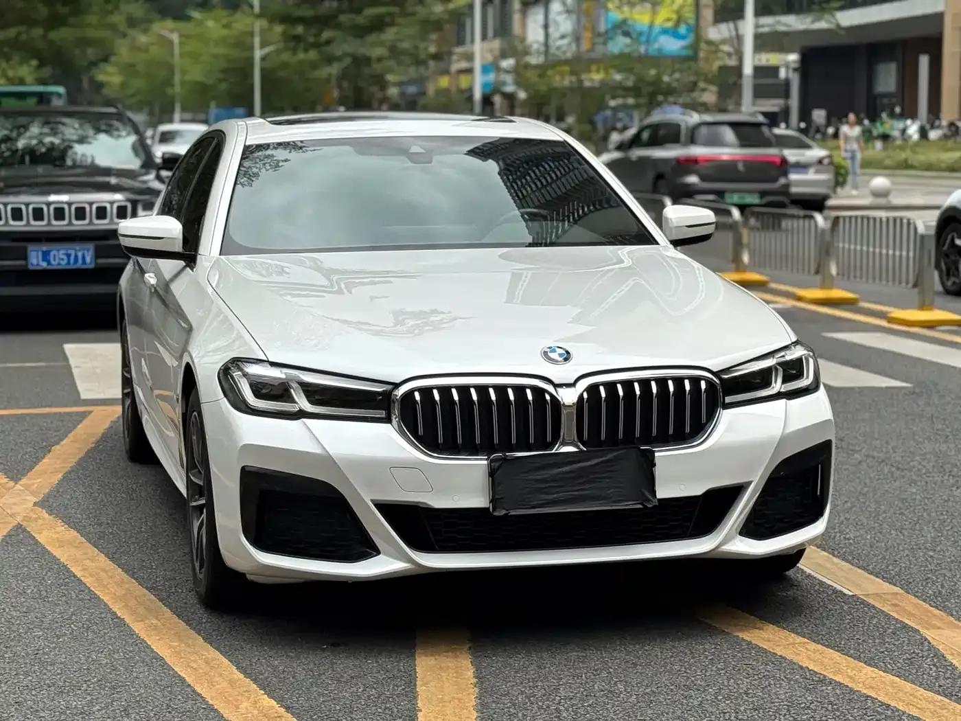 2022 BMW 5 Series 525Li M Sport Package — миниатюра 12