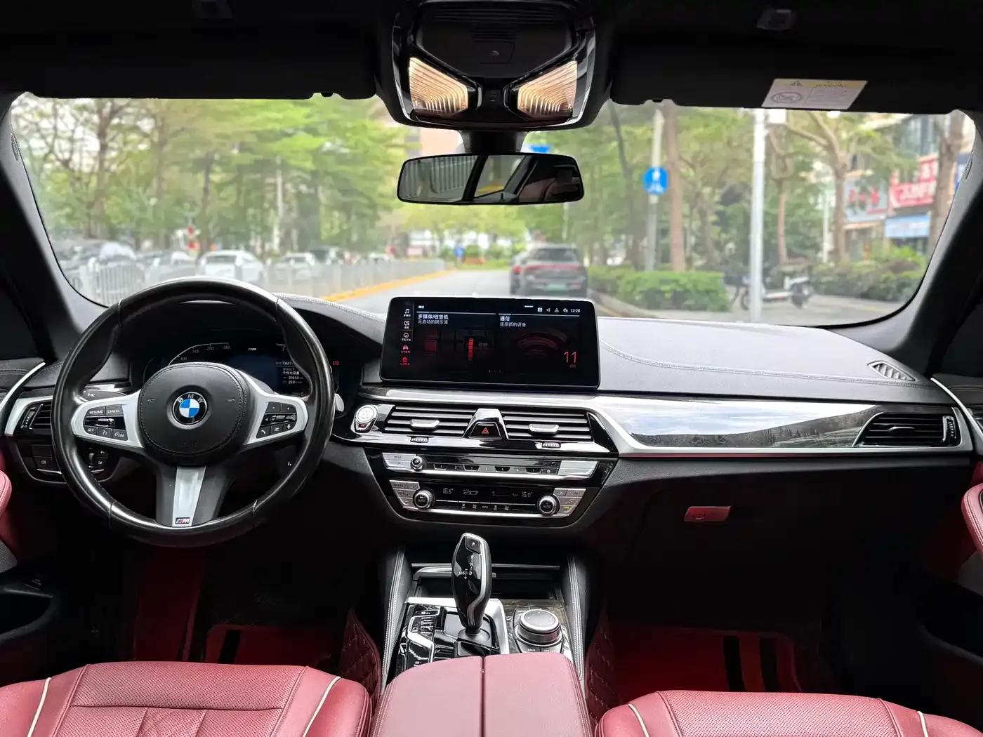 2022 BMW 5 Series 525Li M Sport Package — миниатюра 16