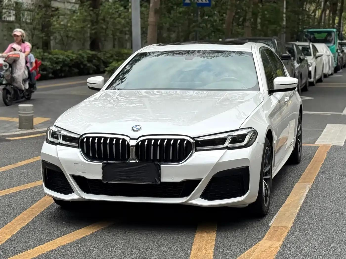 2022 BMW 5 Series 525Li M Sport Package — миниатюра 3