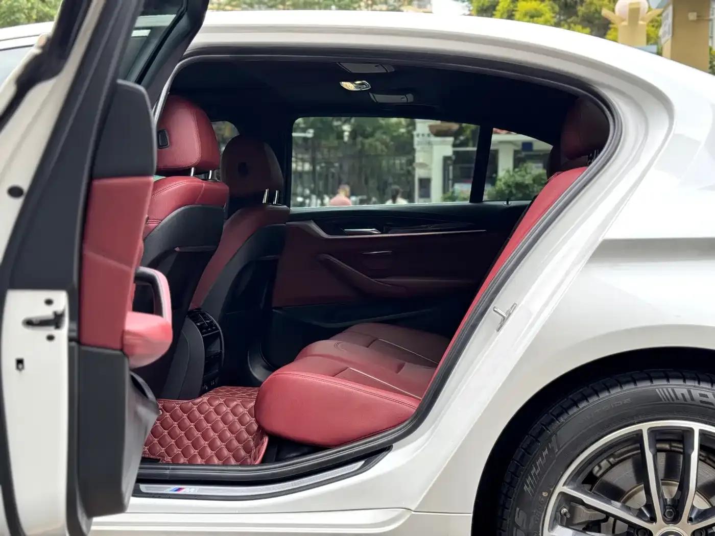 2022 BMW 5 Series 525Li M Sport Package — миниатюра 21