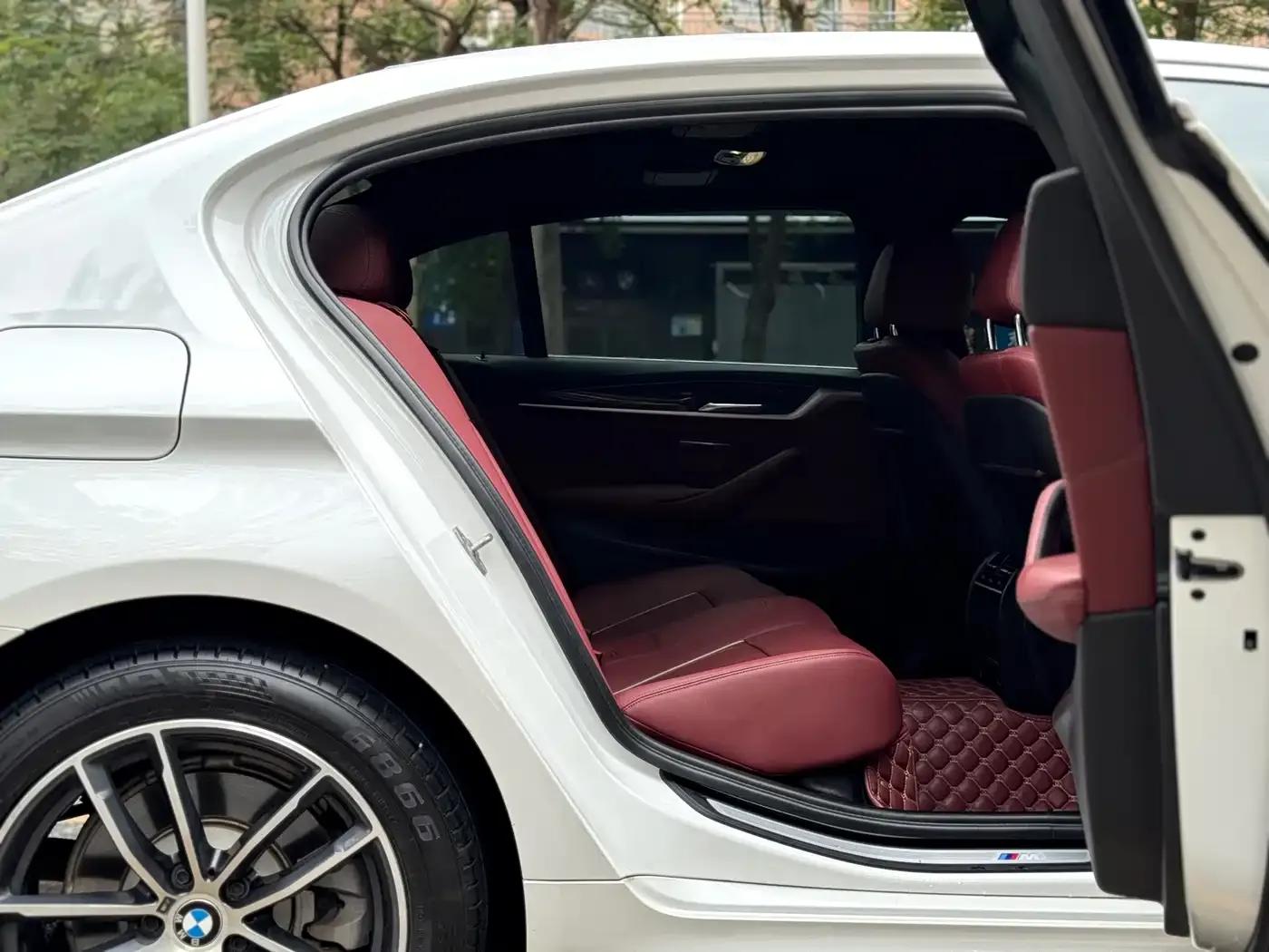 2022 BMW 5 Series 525Li M Sport Package — миниатюра 22