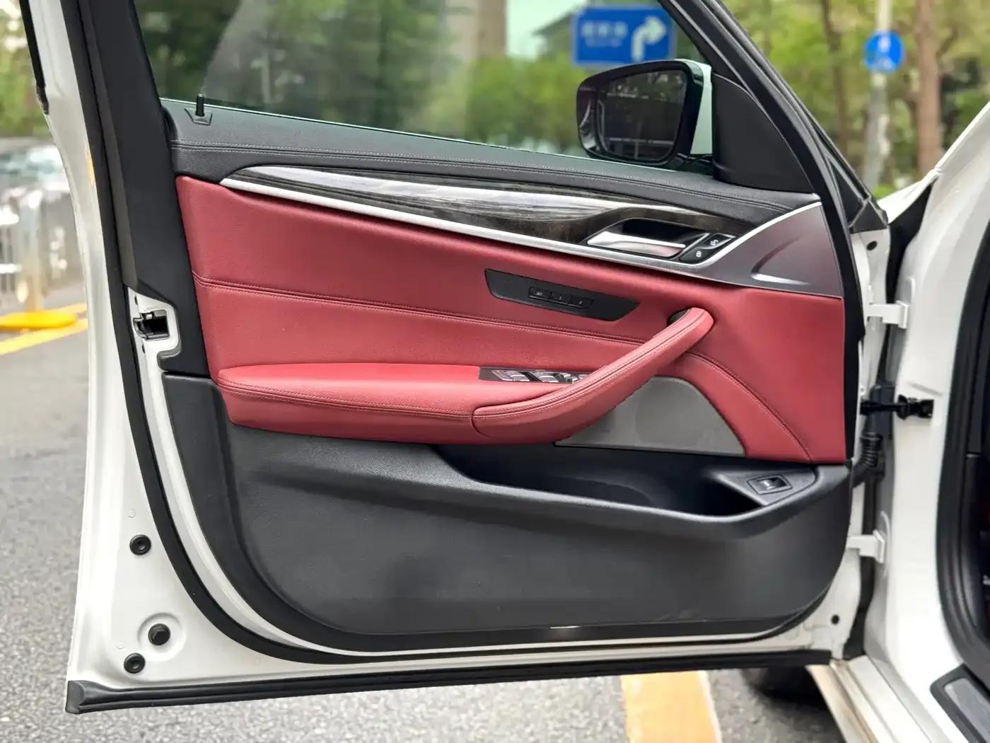 2022 BMW 5 Series 525Li M Sport Package — миниатюра 23