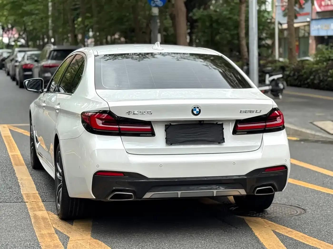 2022 BMW 5 Series 525Li M Sport Package — миниатюра 27