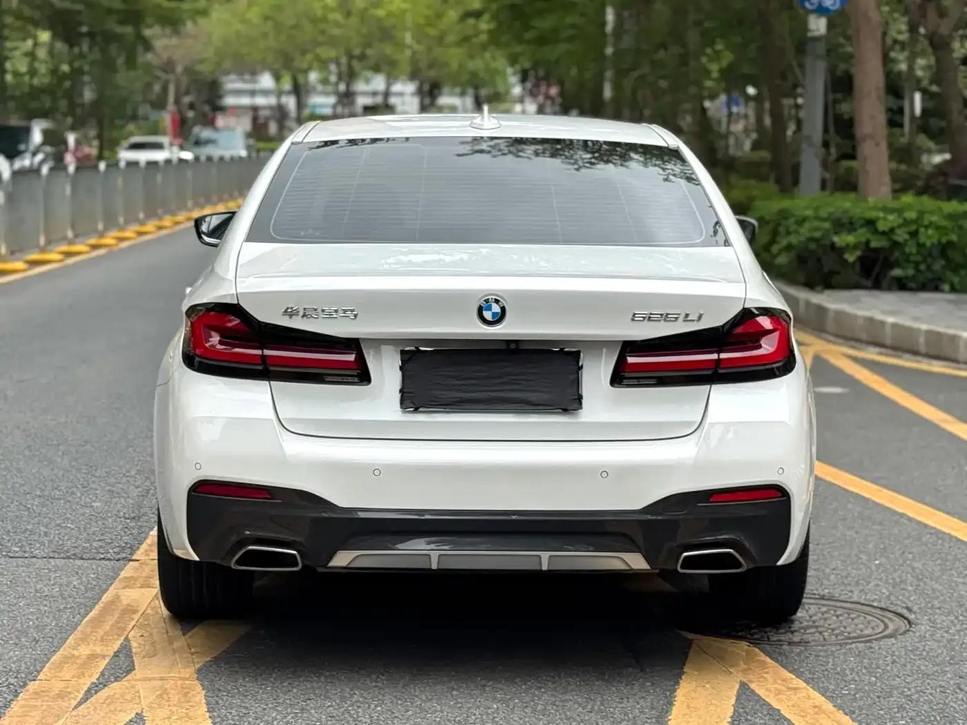 2022 BMW 5 Series 525Li M Sport Package — миниатюра 28