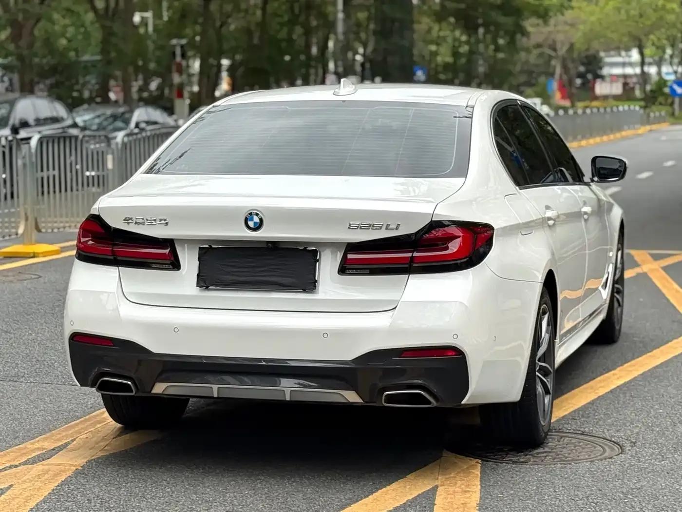 2022 BMW 5 Series 525Li M Sport Package — миниатюра 29