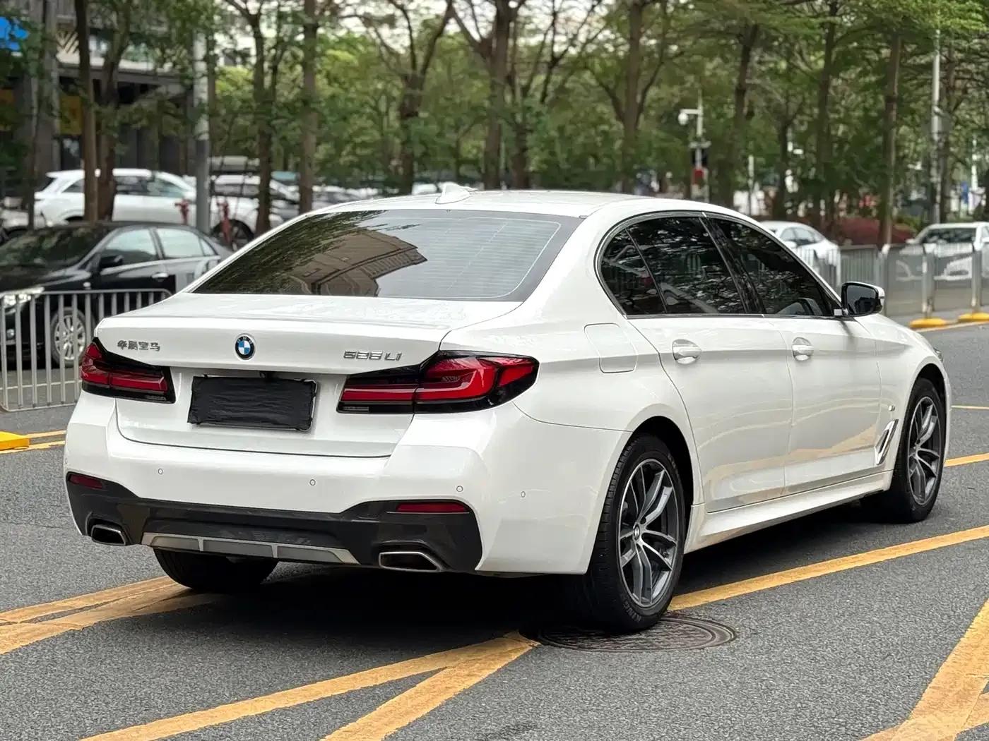 2022 BMW 5 Series 525Li M Sport Package — миниатюра 30