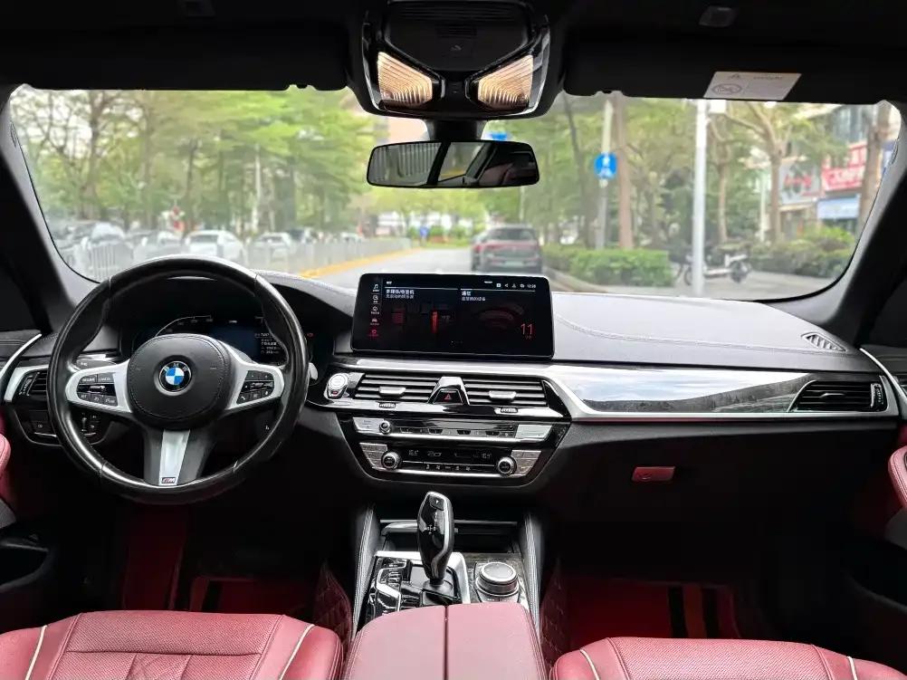 2022 BMW 5 Series 525Li M Sport Package — миниатюра 4