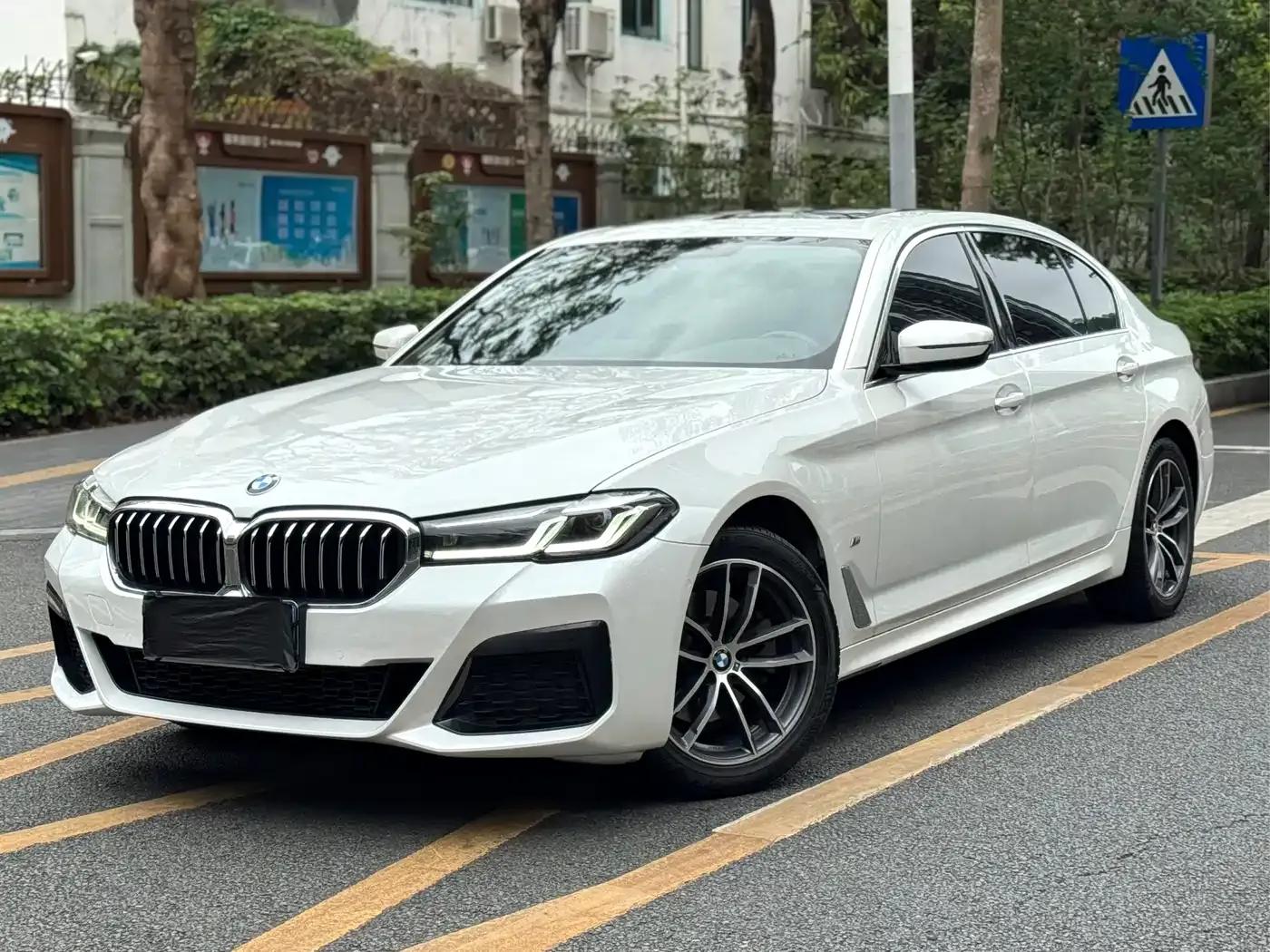 2022 BMW 5 Series 525Li M Sport Package — миниатюра 10