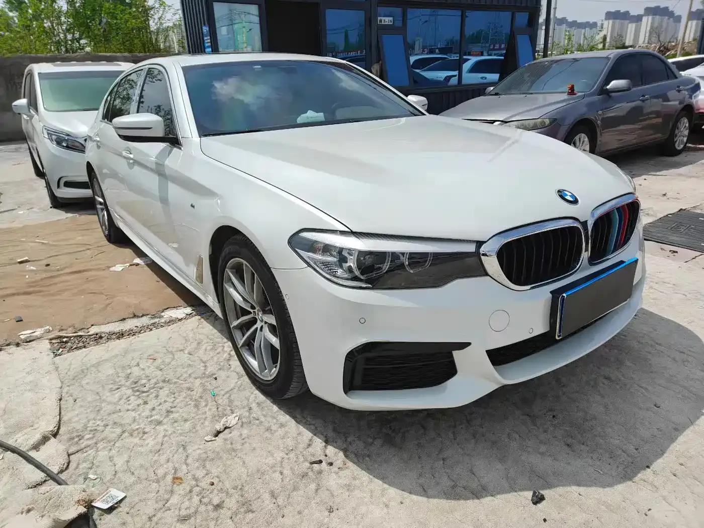 2020 BMW 5 Series 525Li M Sport Package — миниатюра 3
