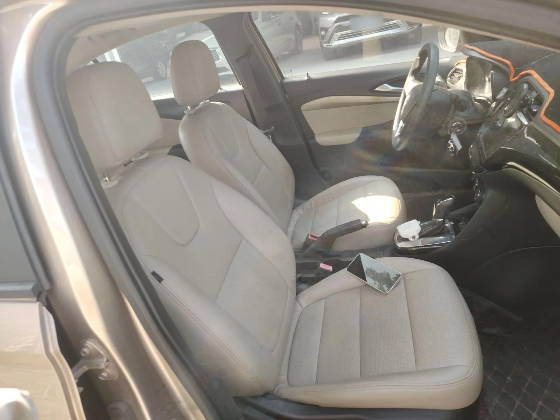 Buick Excelle 2018 15N CVT Elite Edition — миниатюра 23