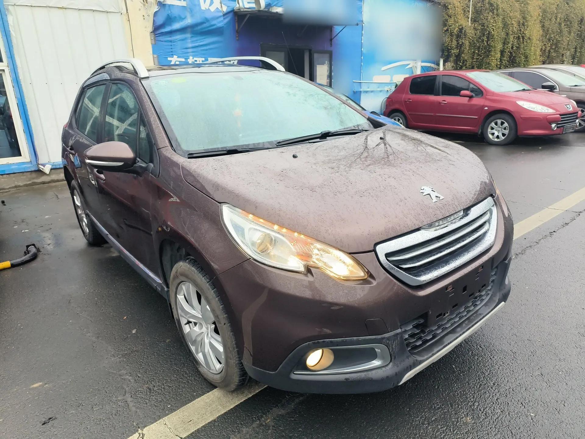 Peugeot 2008 2014 1.6L Automatic Excellence Edition — миниатюра 4