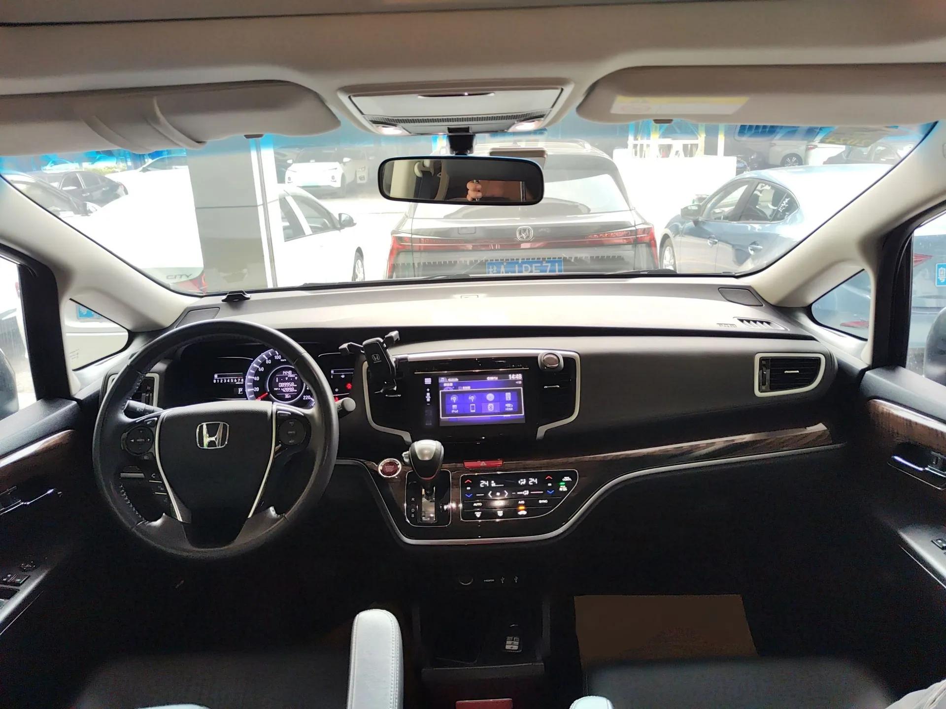 Honda Odyssey 2017 2.4L Smart Edition — миниатюра 13