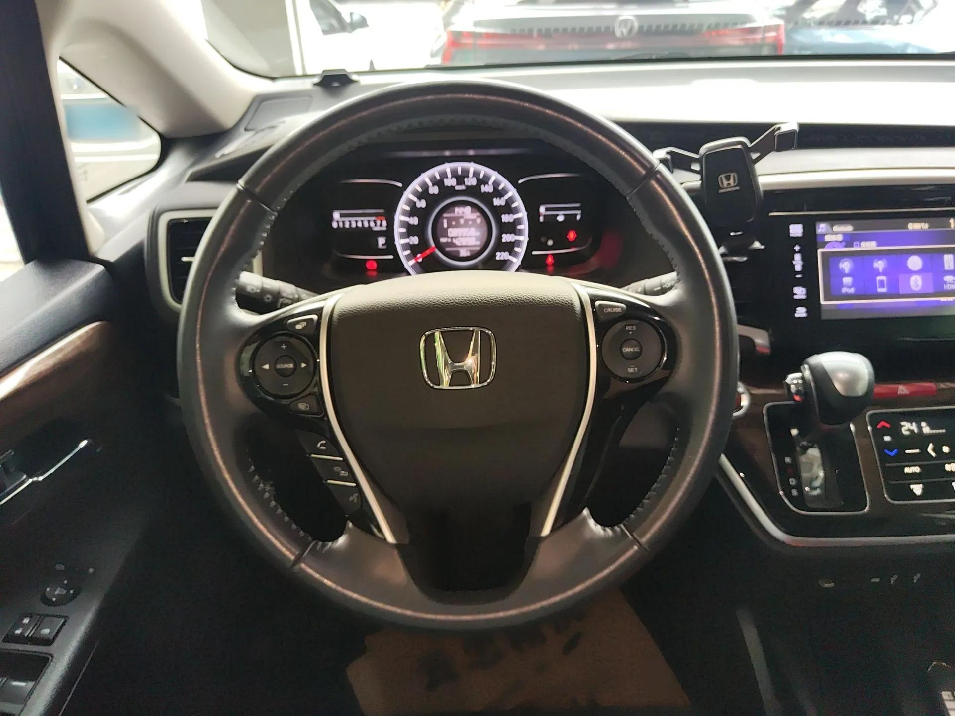 Honda Odyssey 2017 2.4L Smart Edition — миниатюра 14