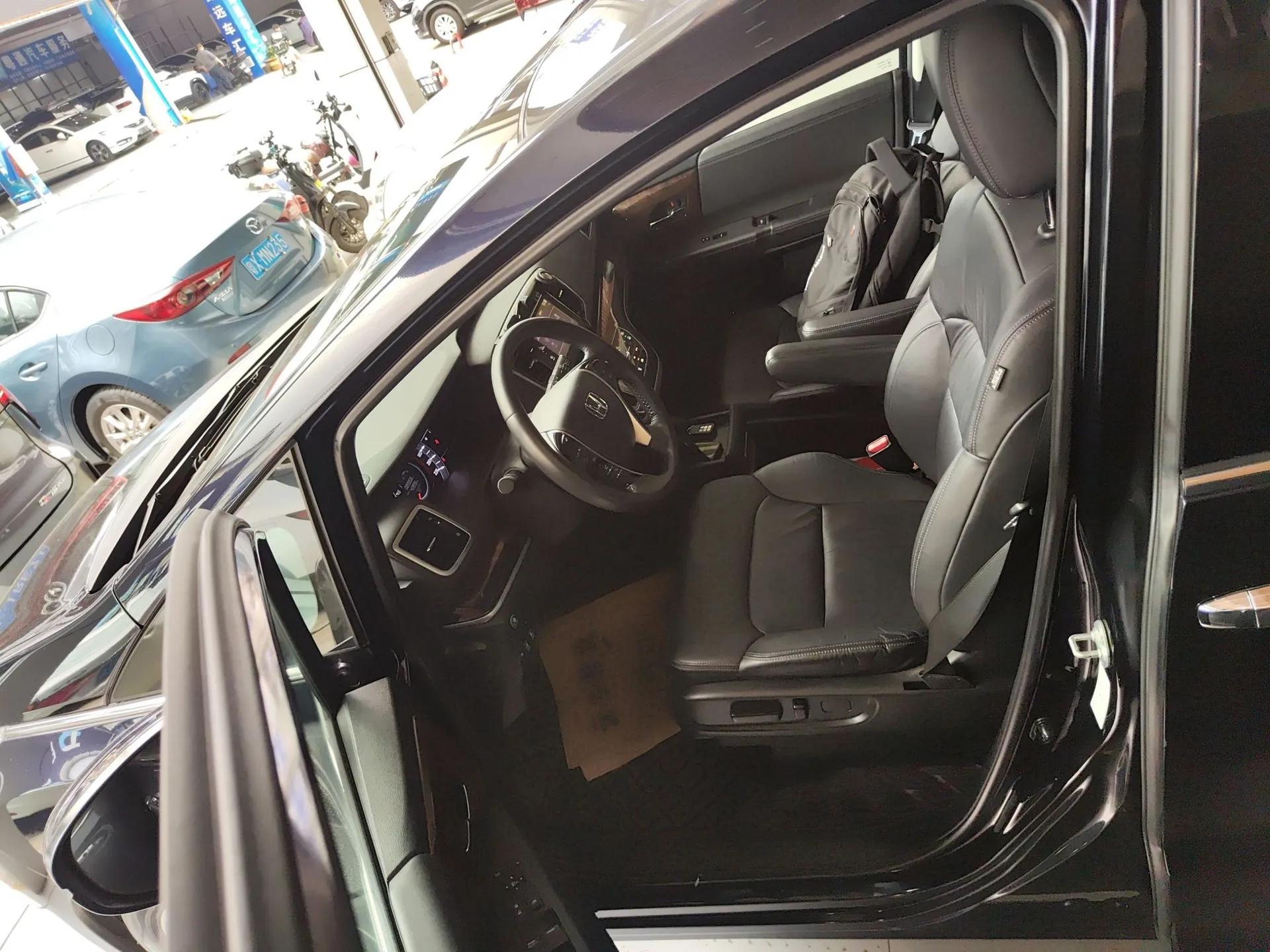 Honda Odyssey 2017 2.4L Smart Edition — миниатюра 18