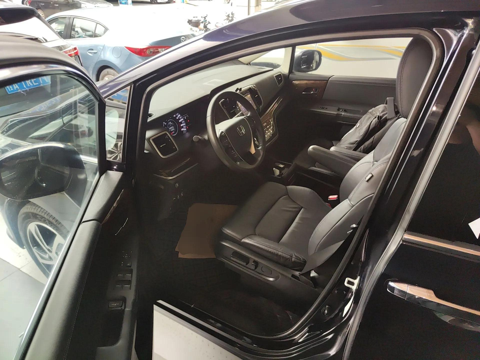 Honda Odyssey 2017 2.4L Smart Edition — миниатюра 19