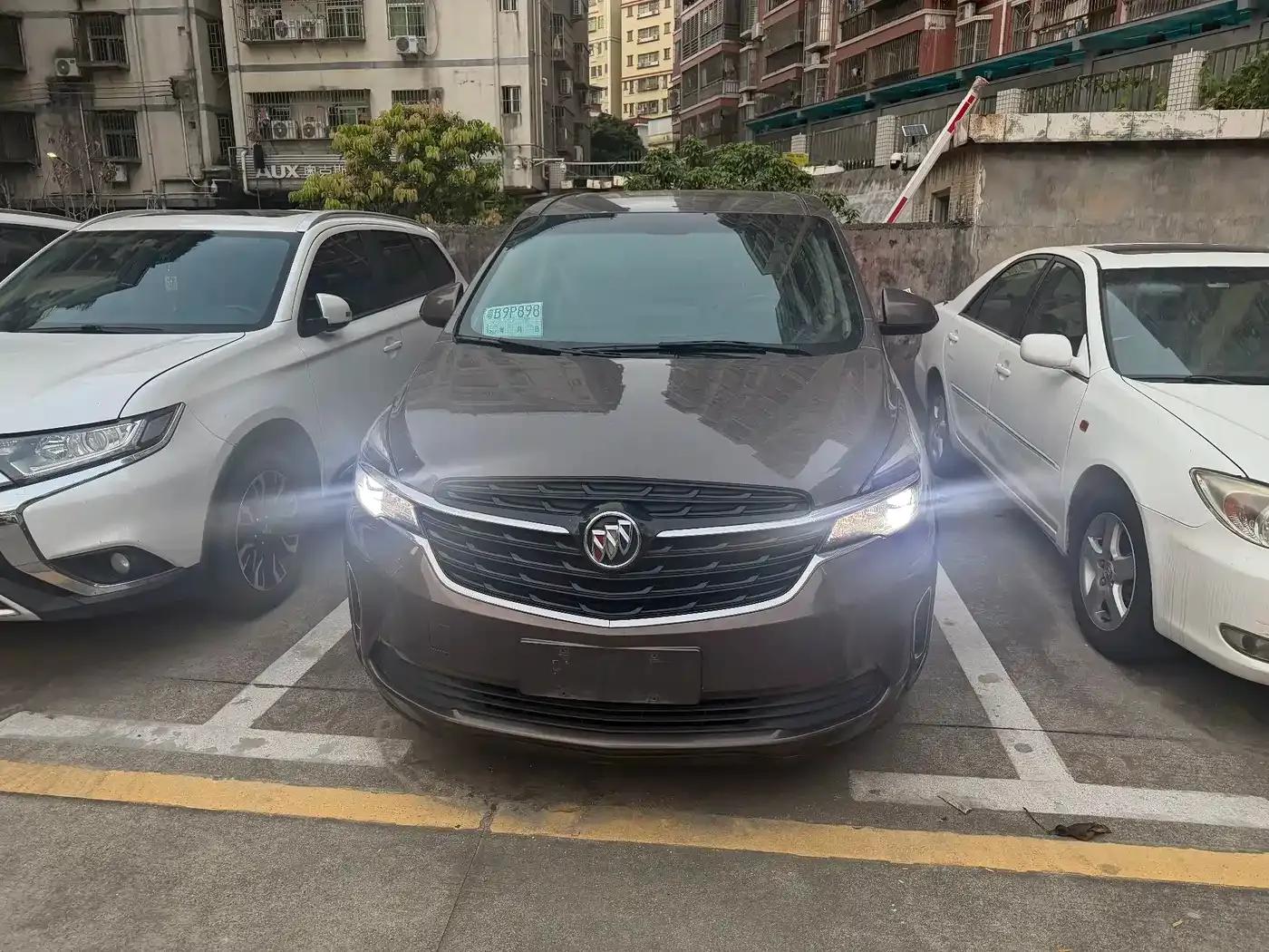 Buick GL8 2020 Land Business Class 652T Luxury — миниатюра 1